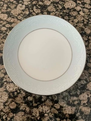 Plato de pan y mantequilla Noritake China 6 3/8" Laureado 5651 - precio por separado Foto 1 de 4