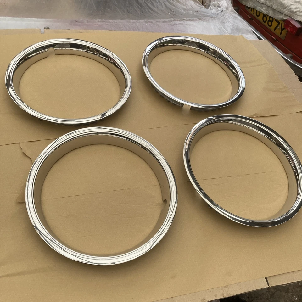 "Anillos de moldura de rueda de acero inoxidable de 13"" estilo Ford con bordes escalonados". Escort Capri Etc Foto 1 de 4