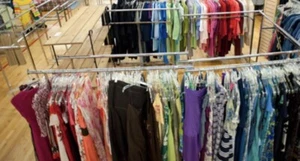50 pc WHOLESALE Mixed Lot Of Womens & Mens Clothes For Resale - Picture 1 of 2
