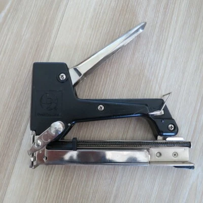 Lux Tacker 195040, 2 x gebraucht, für Klammern Typ 530, 300, 530 F - Bild 1 von 4