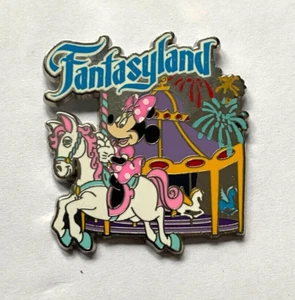 Disney Pin Badge Disney Parks – Minnie - Fantasyland – Four Lands - Picture 1 of 2