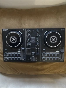 Pioneer Smart DJ Controller Portable DDJ-200. No Power Cord. Tiny Scratches - Picture 1 of 12