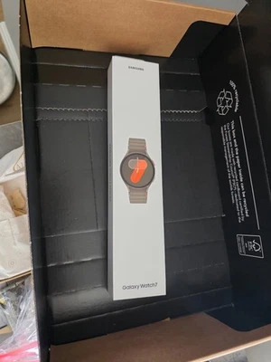Samsung Galaxy Watch7 40mm Green WiFi Bluetooth | Brand New Sealed ✅ - Image 1 of 4
