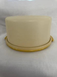 Vintage Tupperware Cake Carrier/Taker in Harvest Gold No Handle 1256-5 - Picture 1 of 8