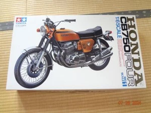 Tamiya 1/6 Honda CB750 FOUR Big Scale No.1 Unassembled Kit - Picture 1 of 4