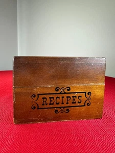 VTG Wood Recipe Box Handwritten Clipped Recipes Country Kitchen Grandma MCM Gift - Picture 1 of 7