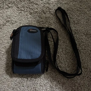 Lowepro Ridge 30 Blue Digital Camera Pouch With Belt Loop & Strap - Picture 1 of 6