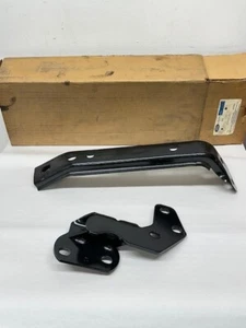 Nuevo de Lote Antiguo Ford E7TZ-17787-C Kit de Soporte de Parachoques Derecha 1987-91 Serie F Camión Bronco Fabricante de Equipo Original - Imagen 1 de 7