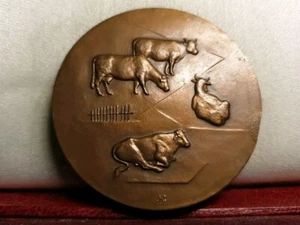1979 scarce 50mm French art medal by Coeffin Cattle Cows farm animals ranching - Picture 1 of 3