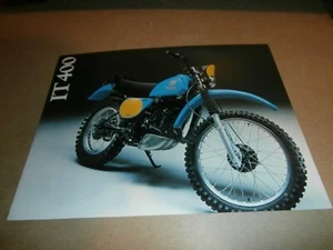 Original Yamaha IT400 Motorrad Verkaufsprospekt von 1977 - Bild 1 von 3