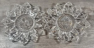 Menge 2 Vintage Klarglas Teller Untertasse - 6 1/2" Blume - hübsche Kerzenschale - Bild 1 von 5