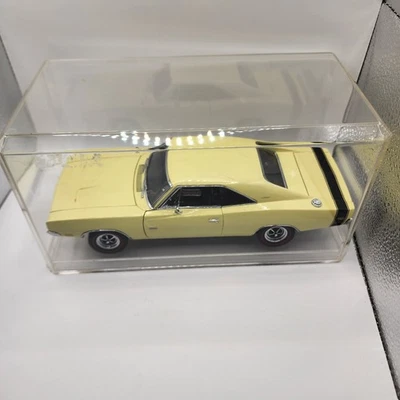 Danbury Mint 1969 Dodge Charger RT 426 Hemi amarelo escala 1:24 - Imagem 1 de 4