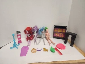 Monster High Puppe Konvolut 4 Puppen und viel Zubehör  - Bild 1 von 6
