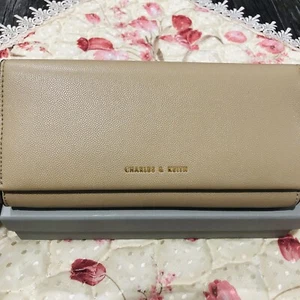 Charles & Keith - Picture 1 of 5