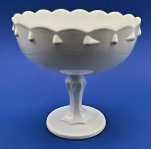 Vintage weiß Milchglas Standfuß Süßigkeitenschale gewellter Rand Träne 7,5" hoch - Bild 1 von 5