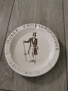 CENDRIER coupelle Publicitaire musée compagnonnique Lourmarin Diamètre 15.5cm - Imagen 1 de 4