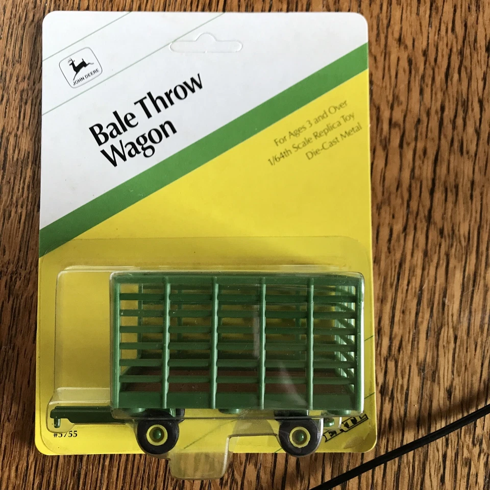 Ertl John Deere 1995 vagón de tiro de pacas escala 1/64 #5755 nuevo en paquete Foto 1 de 1