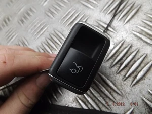 Mercedes E Class Bootlid Tailgate Release Switch A2079050051 W212 2009-2016B - Picture 1 of 4