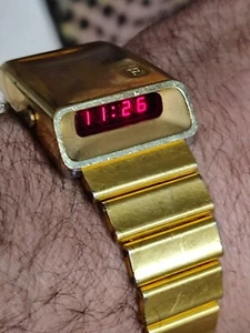Girard-Perregaux Casquette Sideview 1976 LED Uhr Ref 9931 goldfarben funktioniert - Bild 1 von 15