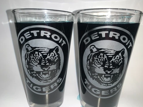 DETROIT TIGERS RETRO ETCHED (2) LOGO PINT GLASSES NEW 16 OUNCES Cover