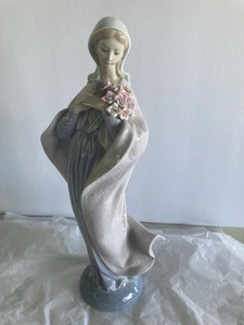 Lladro #5171, Madonna Our Lady with Flowers - MINT condition - Picture 1 of 9