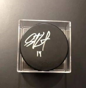 New Jersey Devils Stephen Gionta Autographed Puck New York Islanders - Picture 1 of 2