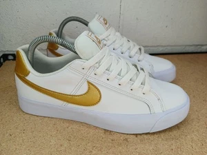 Nike Court Royals AC weiß/metallic gold Damengröße 8,5 - Bild 1 von 9