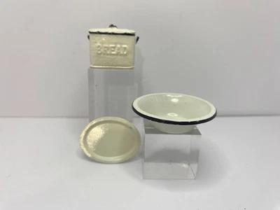 SMALL BUNDLE COUNTRY CONTRASTS STLYE PAINTED ENAMEL WARE DOLLS HOUSE - Image 1 of 4