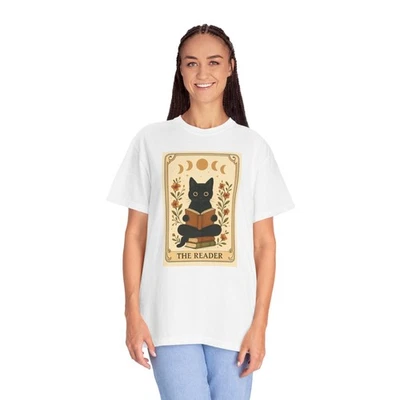 Camiseta Cat Reading a Book, Camiseta Gráfica, Camisa Amante de los Animales, Regalo para Gusano de Libro, Gato Foto 1 de 4