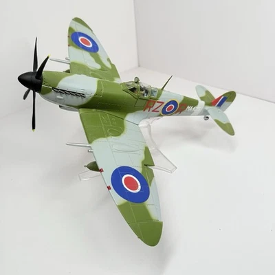 UNIMAX Forces Of Valor Spitfire Mark IX MA425 1:32 Scale No. 241 Squadron - Image 1 of 4