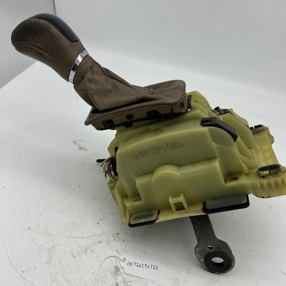 01-05 W203 MERCEDES BENZ C240 Conjunto de palanca de cambios de piso 2032675224 Foto 1 de 4