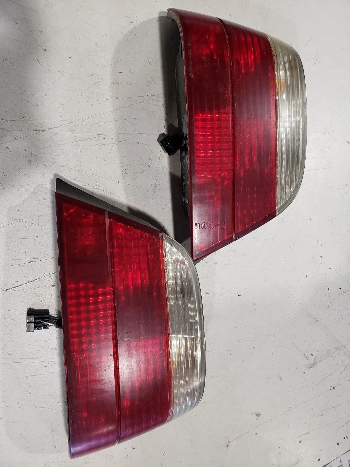Luzes traseiras esquerda e direita AFTERMARKET - 1995 BMW 740I E38 Euro Spec automático - OEM - Imagem 1 de 4