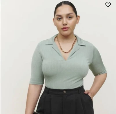 Top tejido Reformation Thomas en hoja de té talla grande Foto 1 de 4