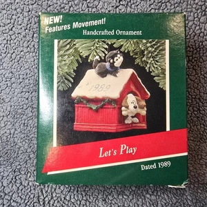 De colección Hallmark Keepsake Hecho a Mano con Adorno de Movimiento 'Let's Play' 1989  - Imagen 1 de 9
