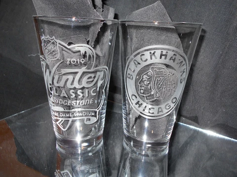 2019 NHL SPECIAL EDITION WINTER CLASSIC CHICAGO BLACKHAWKS 2 ETCHED PINT GLASSES Cover