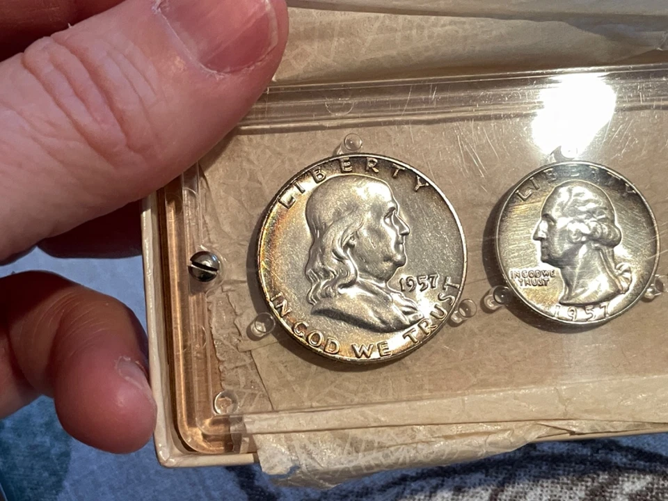 1957 US Mint Set.  In vintage case (#100733) - Image 1 of 4