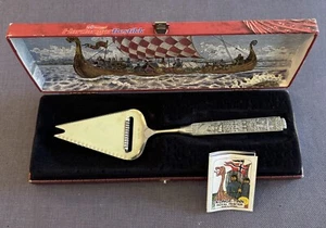 HARDANGER SYLVPLETT KONGE TINN NORWAY PEWTER CHEESE SLICER/SERVER/KNIFE WITH BOX - Picture 1 of 12