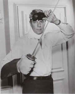 Peter Graves En Garde Mission: Impossible TV Show Werbefoto  - Bild 1 von 2