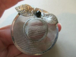 DE COLECCIÓN MALLA DE TONO PLATEADO BONITO RETRO MODA DISQUETE SOMBRERO DE BODA IDEA ANTIGUA - Imagen 1 de 3