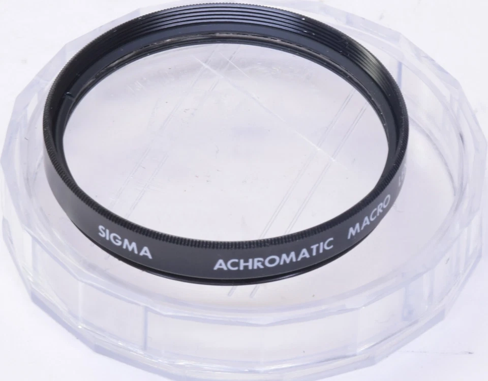 SIGMA 52mm Achromatic Macro Lens + Case  - Image 1 of 1
