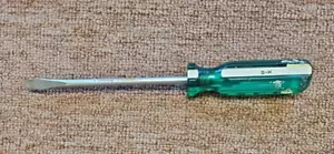 S-K Herramientas de Mano 70086 Destornillador Punta Plana Ranurado Verde y Blanco Hecho en EE. UU. - Imagen 1 de 4