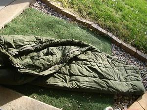 Vintage 1970's US Military Marines Army Intermediate Cold Weather Sleeping Bag - Picture 1 of 12