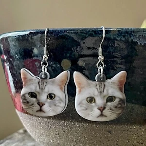 Cat Face Earrings -- Printed Acrylic Fun Animal Cat Kitty Earrings - Picture 1 of 2