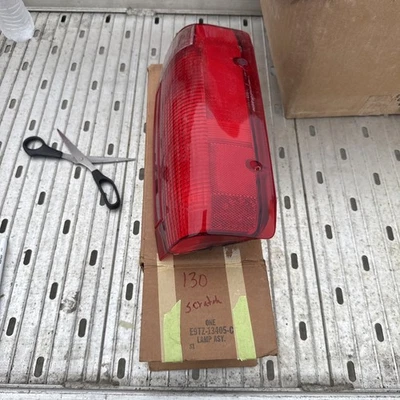 (1) FORD SERIE F BRONCO LH 1992-1996 CONJUNTO DE FAROS TRASEROS E9TZ-13405-C genuino Foto 1 de 4