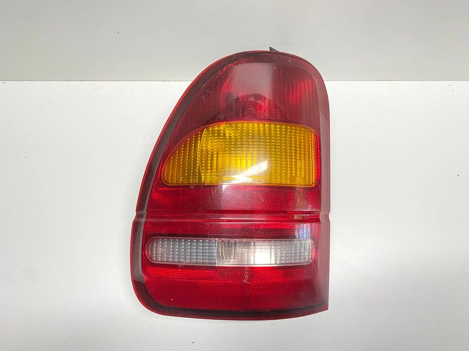 1995 - 1998 FORD WINDSTAR LANTERNA TRASEIRA ESQUERDA QTR PAINEL MONTADO FABRICANTE DE EQUIPAMENTO ORIGINAL, 166-01555 - Imagem 1 de 4