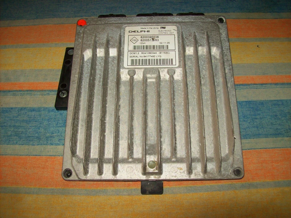 Renault Clio III 1.5 Motorsteuergerät  8200399038 R0410B034A 02.11.05 - Immagine 1 di 1