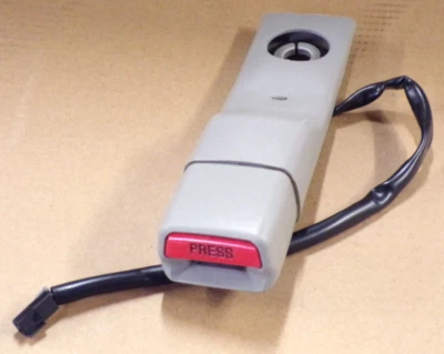 2007 chevy trailblazer seat belt buckle reciver ( pass. ) 2006-2009 gmc envoy - Image 1 of 3