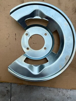 Par de protectores contra salpicaduras de freno de disco delanteros Ford Mustang 1964-1967 4 pistones Foto 1 de 2