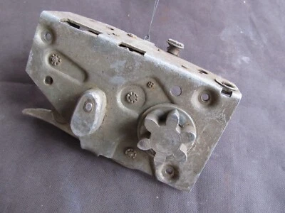 NOS LH Door Latch 1950 1951 Ford Victoria Tudor Fordor Wagons 0A-7021813-A - Imagem 1 de 3