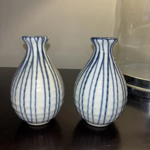 2 Vintage japanische blau und weiße Porzellan Vase, Modernist 12,2 cm, 4 3/4" hoch - Bild 1 von 4